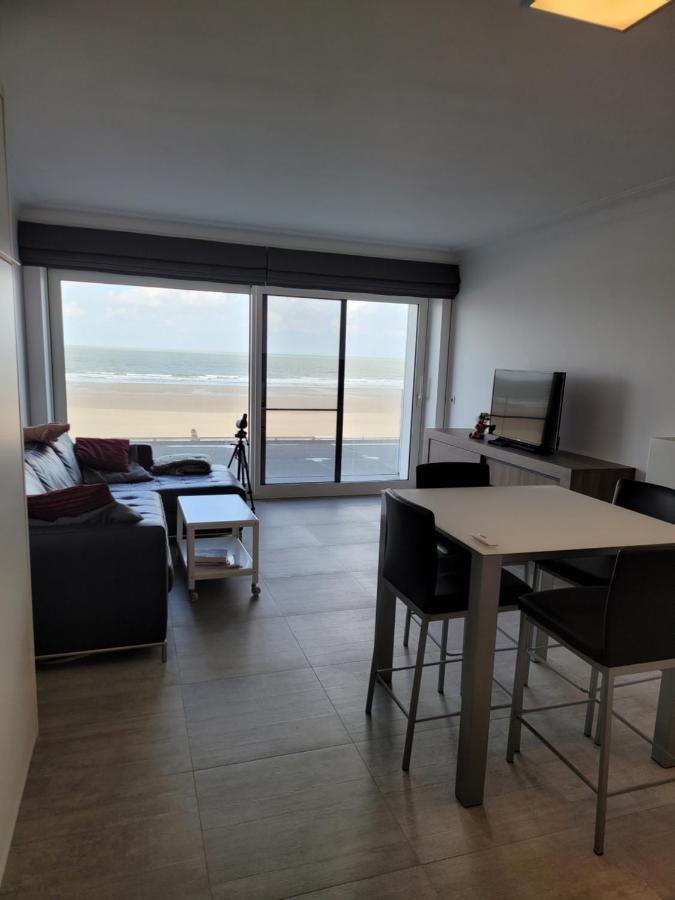 105 Op Zeedijk Met Frontaal Zeezicht 1ste Verdiep Apartment Middelkerke